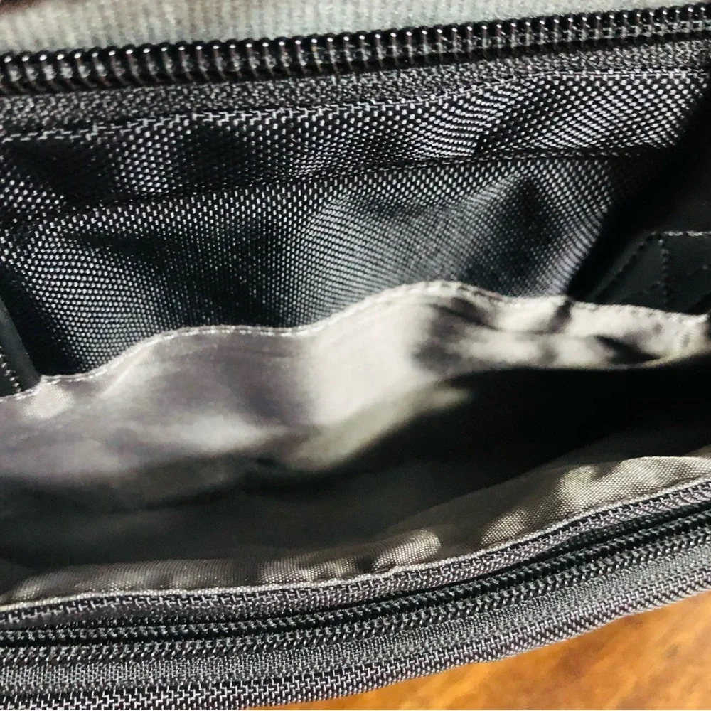 Dell shoulder hand laptop bag multiple compartment pockets black 14”X18”
